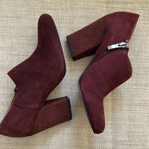 Franco Sarto Suede Side Zip Heeled Booties Merlot Size 6.5 Flawed - Picture 3 of 16